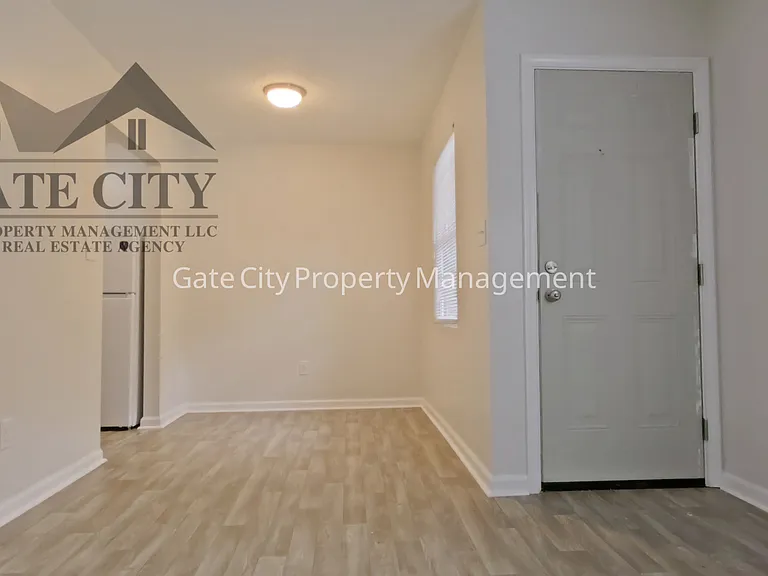 427 S Main St #8 — Photo 5