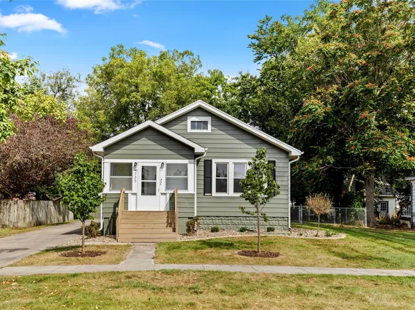 725 Locust St, Waukee, IA 50263