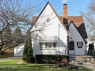 325 Pleasant St, Woodstock, IL 60098
