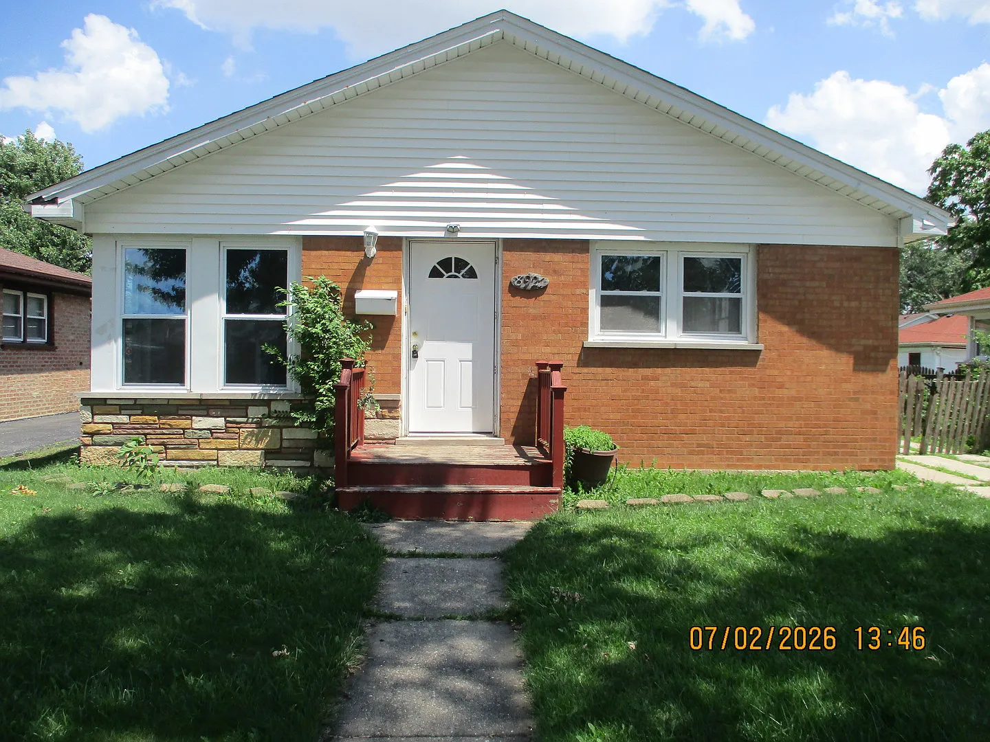 3 bed, 1120 sqft, $2,200 — Photo 1