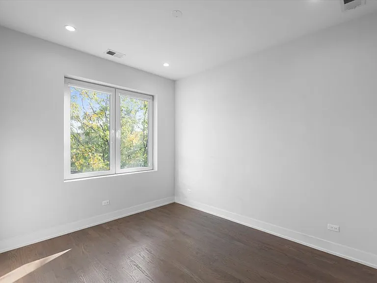 2215 W Madison St #411 — Photo 7