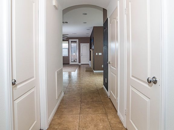 4th image of 15716 Leigh Ct