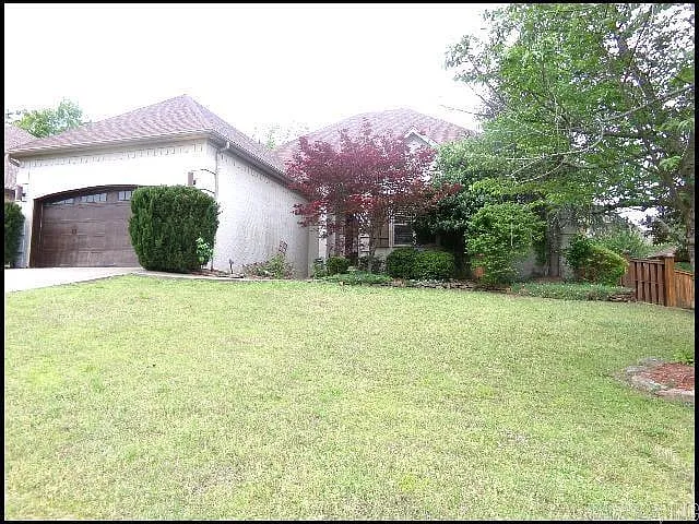 21 Commentry Dr — Photo 1
