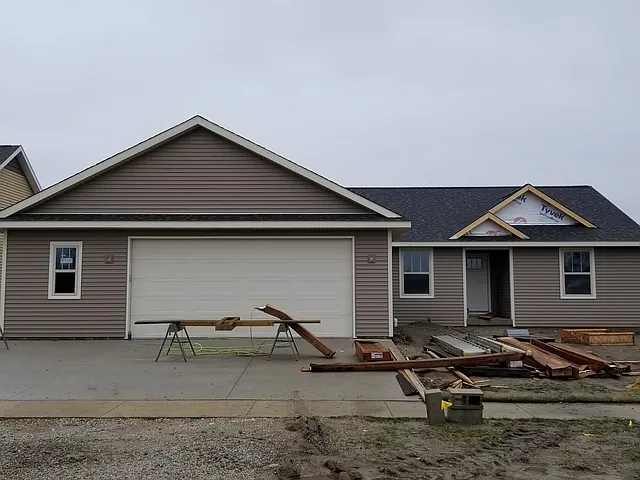 2512 N Skyline Dr photo 1