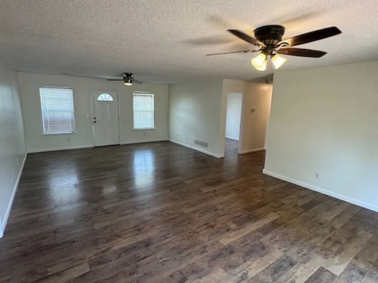 394 Valley View Dr — Photo 2
