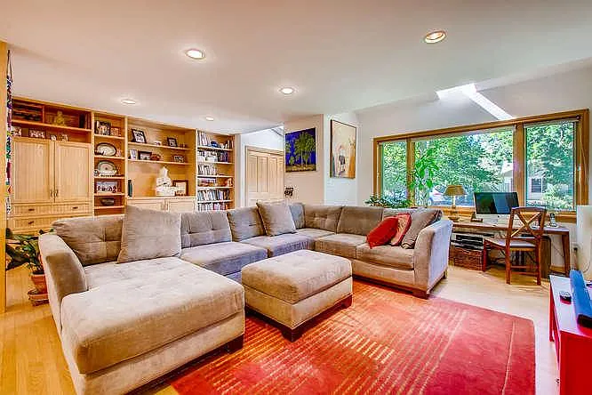 3 bed, 2400 sqft, $5,350 — Photo 3