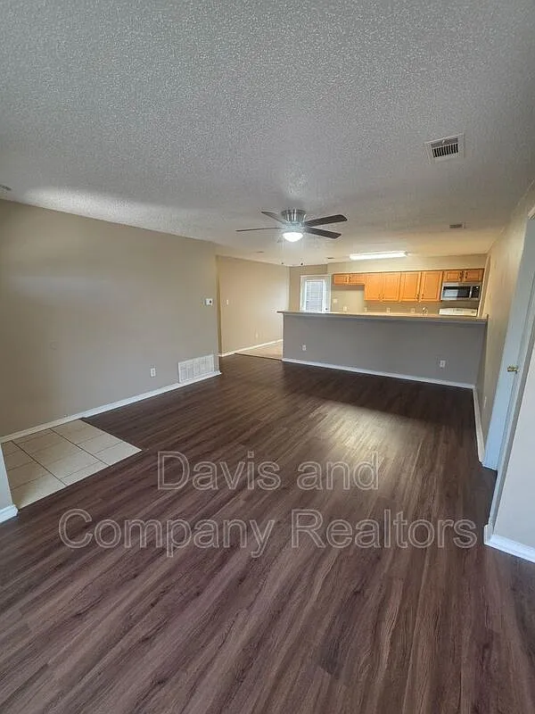 4 bed, 2.0 bath, 1519 sqft, $1,900 — Photo 4