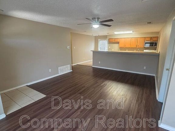 4th image of 707 Devonian Dr