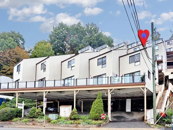 1110 River Rd APT 105, Edgewater, NJ 07020