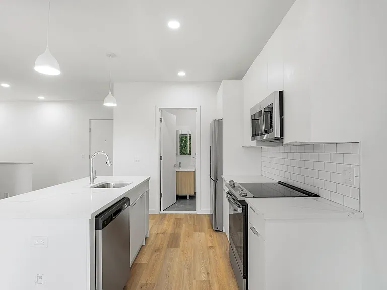 803 South — Photo 100