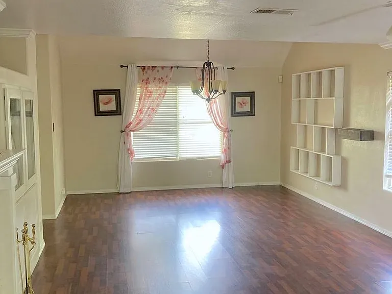 7915 Avellano — Photo 2