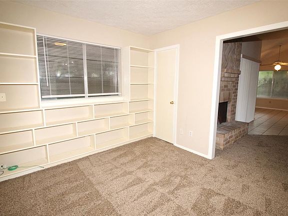 5th image of 1138 W Belgravia Dr