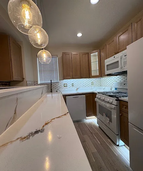 832 S Kenwood Ave — Photo 3