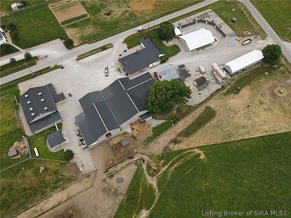 3rd image of 8905 Tunnel Mill Road
