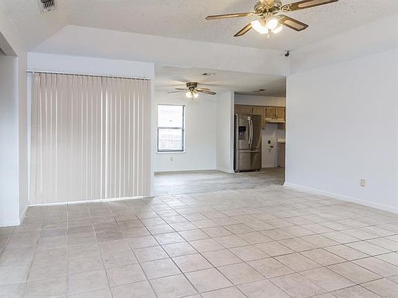 3rd image of 2601 Ross Ave