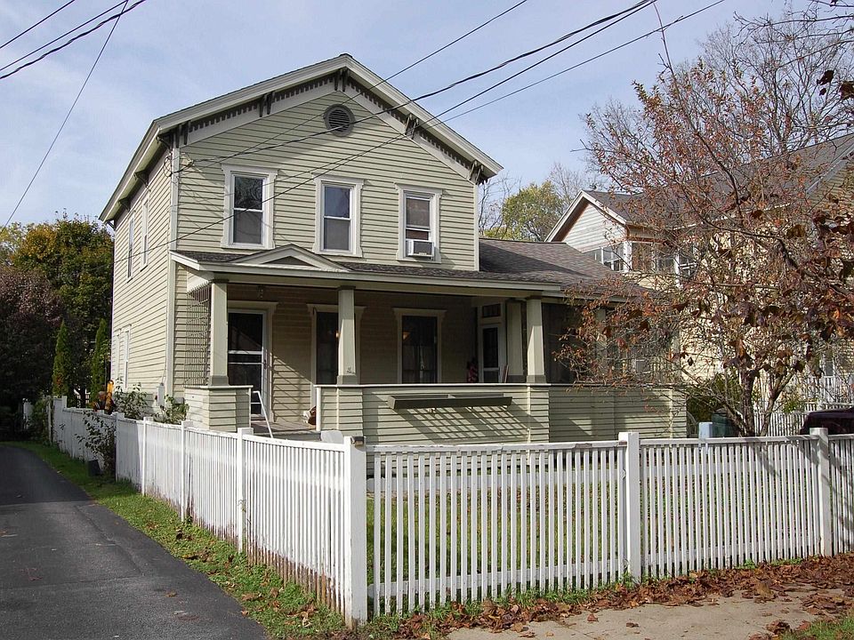 2nd image of 205 Circular St