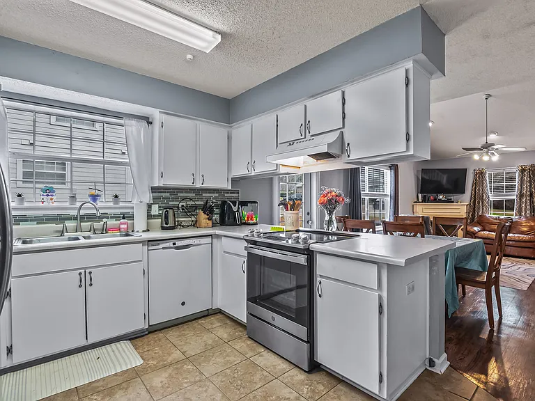 4112 Castellan Dr — Photo 8