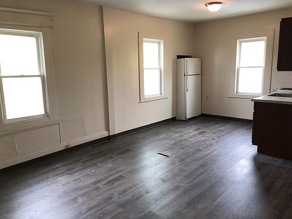4th image of 519 S Beech St APT 8