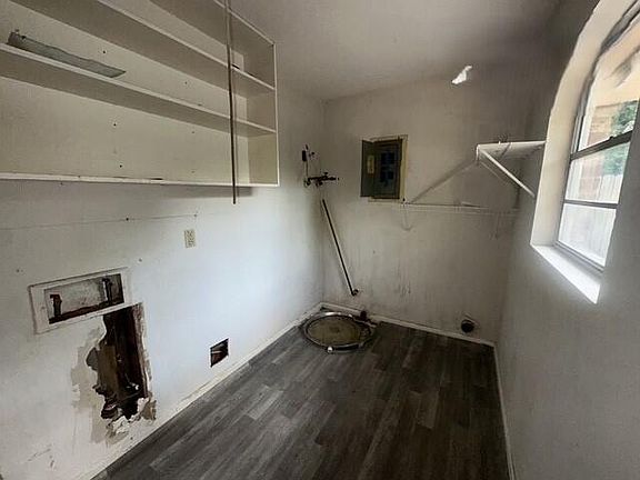 5th image of 3211 Tate Road