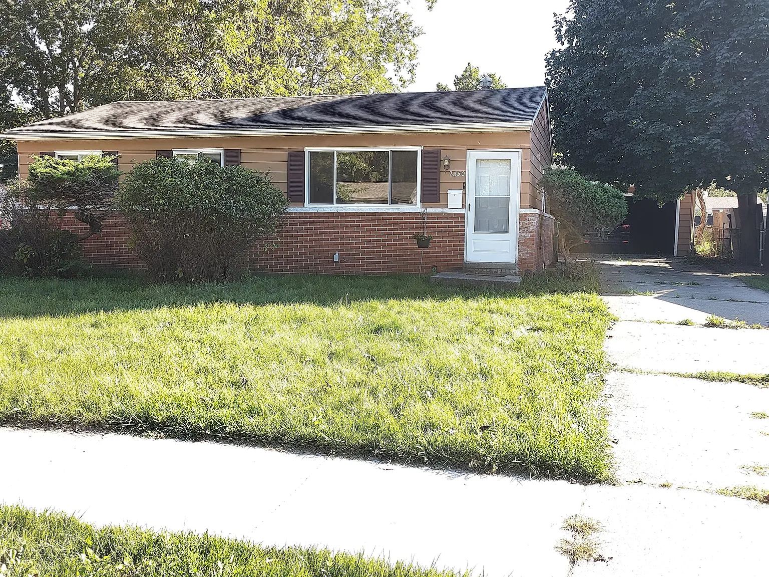3 bed, 888 sqft, $1,950 — Photo 1