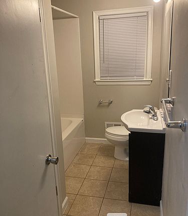 3rd image of 5116 Youngwood Dr NW