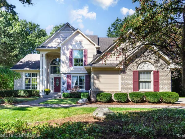 7250 Aaronway Dr, West Bloomfield, MI 48324