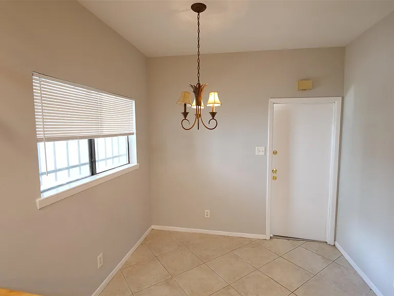 9526 Val Verde St — Photo 17