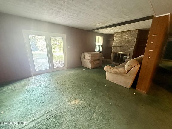 4th image of 213 Northwestern Ave