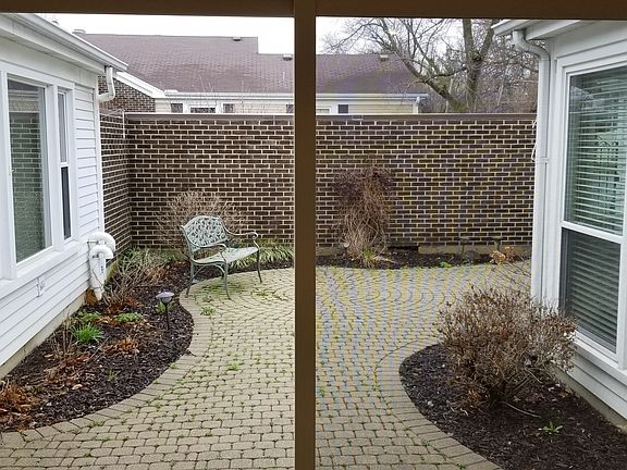 3rd image of 948 Dartmouth Dr