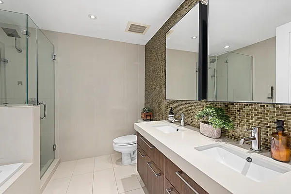 Rented by Compass | media 21