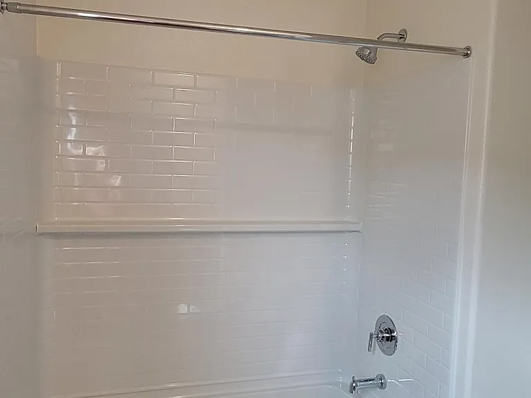 Full Bathroom 1, another view