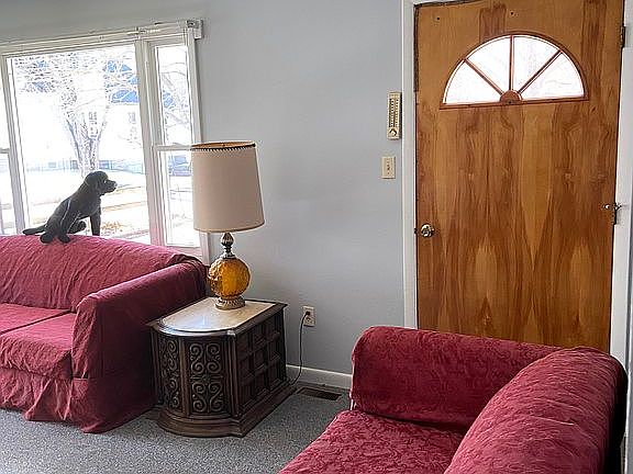 5th image of 62 Maple Ave
