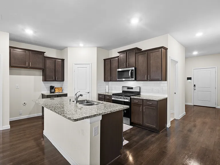 513 Spur Rdg — Photo 2