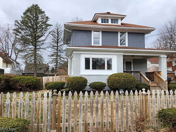 3rd image of 206 Watson St