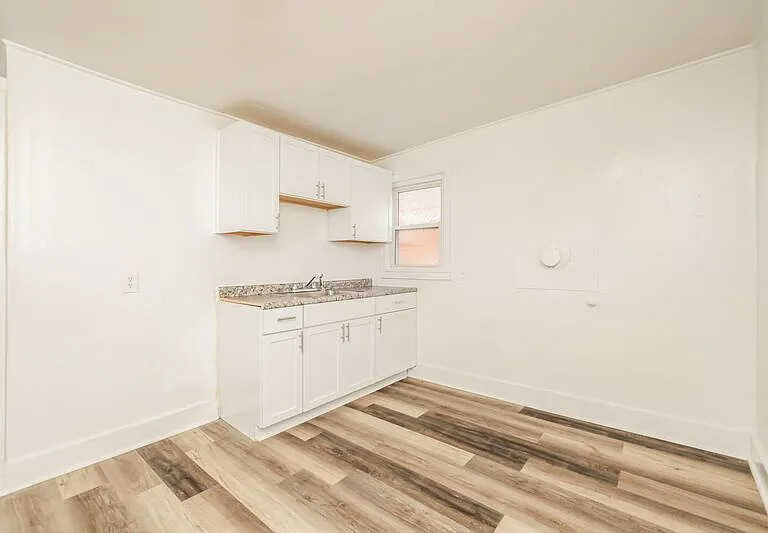 124 S Chillicothe St #4 — Photo 7