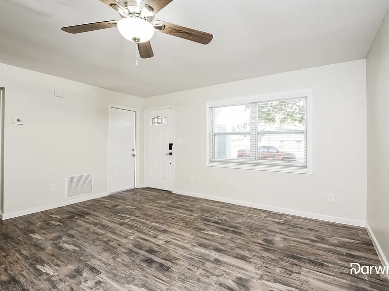 1349 Paradise Ln — Photo 3