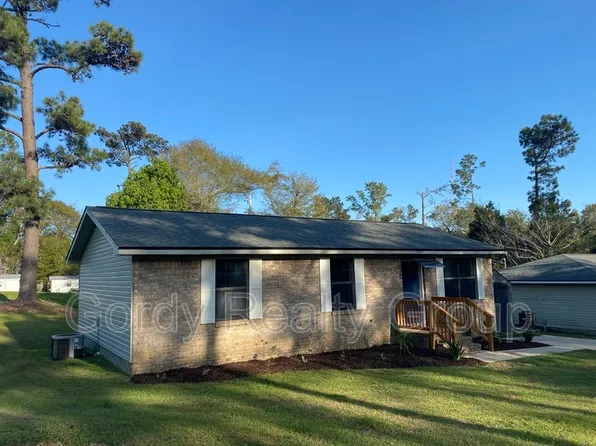 2764 Wynn St, Marianna, FL 32448