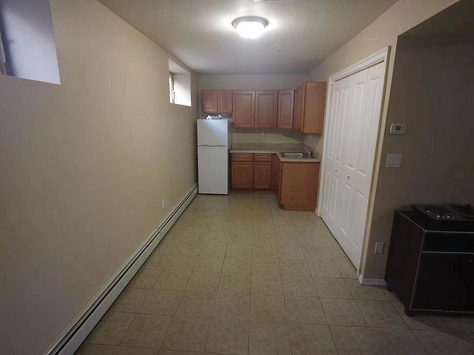 1st image of 1075 N Railroad Ave #1