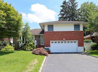 91 Birchwood Park Dr, Syosset, NY 11791