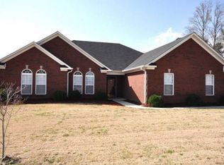 196 Hunters Cove Rd, Huntsville, AL 35806