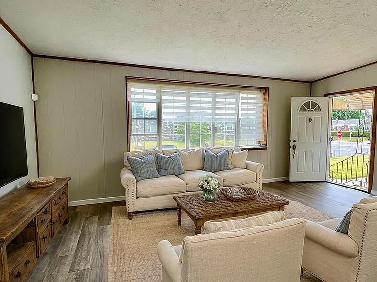 1405 Napfle Ave — Photo 1