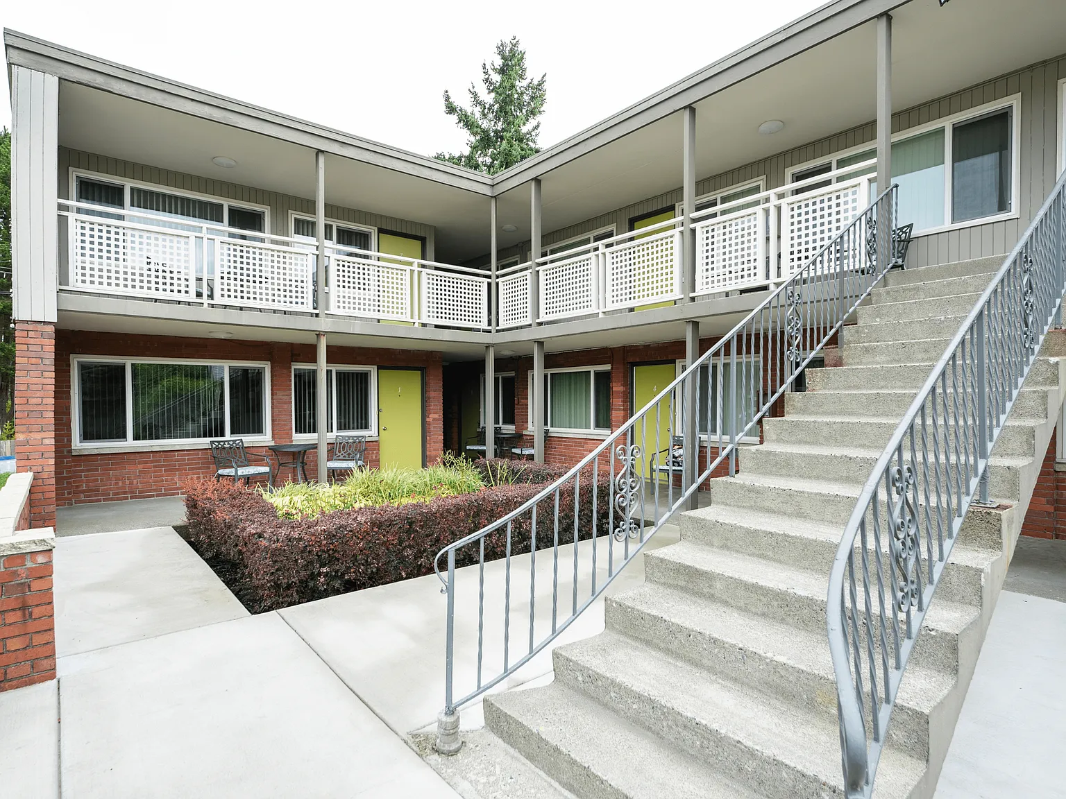 Park Manor Apartments — Photo 3