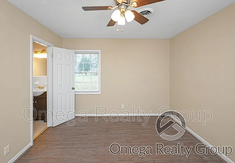 1265 Adell St — Photo 23