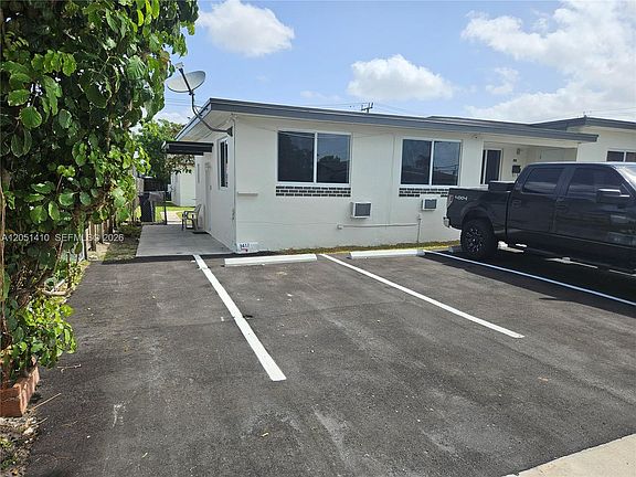 3rd image of 9415 & 9417 SW 38th St