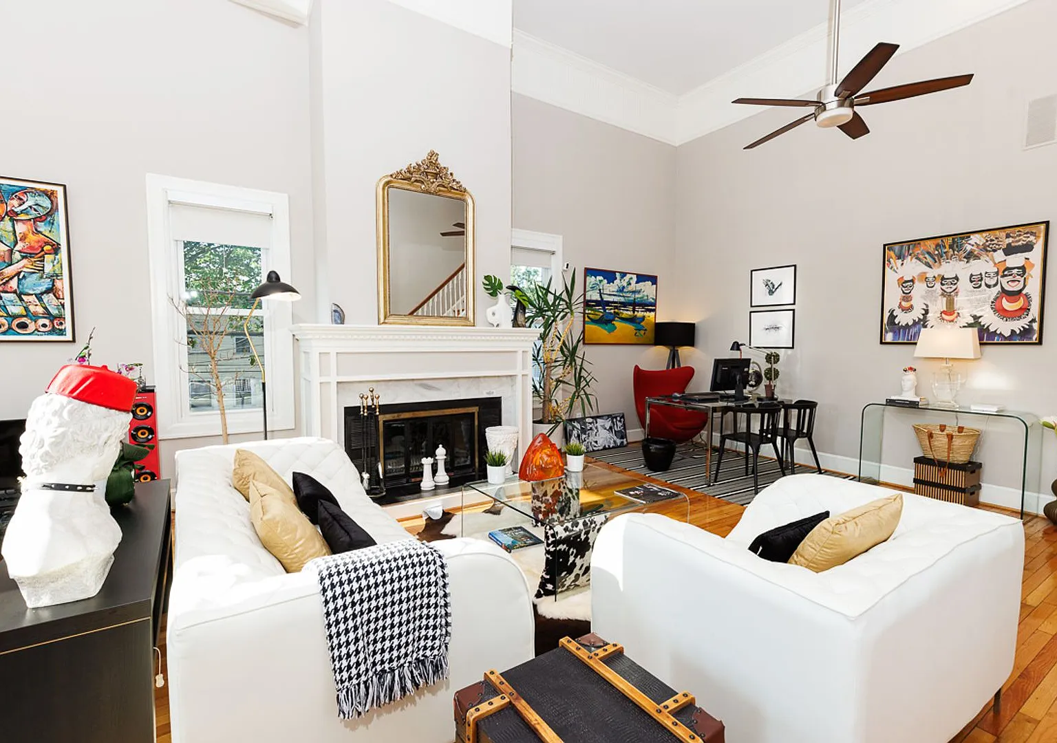 Luxury Three Bed, Two Plus Half Bath with Private Parking Rental Home — Photo 3