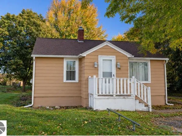 927 E Remus Rd, Mount Pleasant, MI 48858