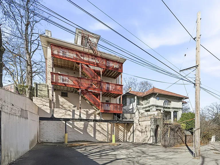 Battle Ave — Photo 31