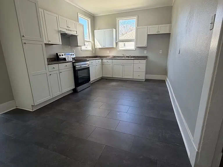 150 Arlington Ave — Photo 2