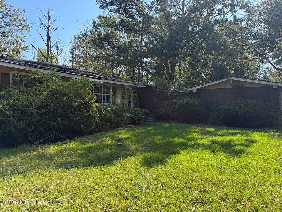 1st image of 220 Shady Cir