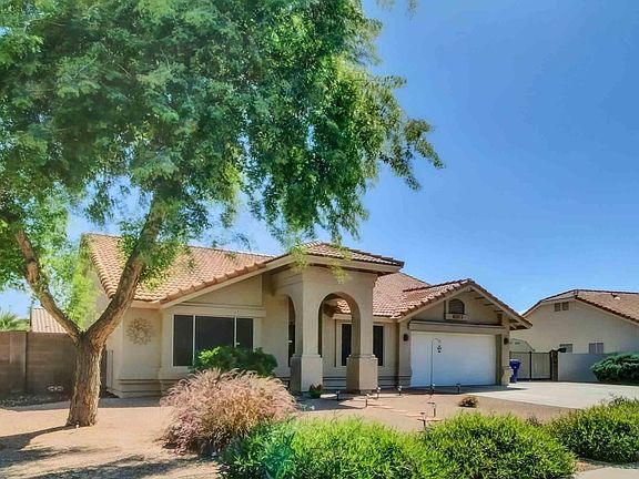 2661 E Nance Street35